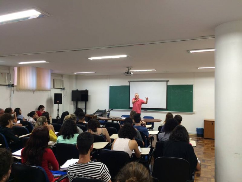 O professor Flávio Edler em aula no PPGHCS. Julho de 2016
